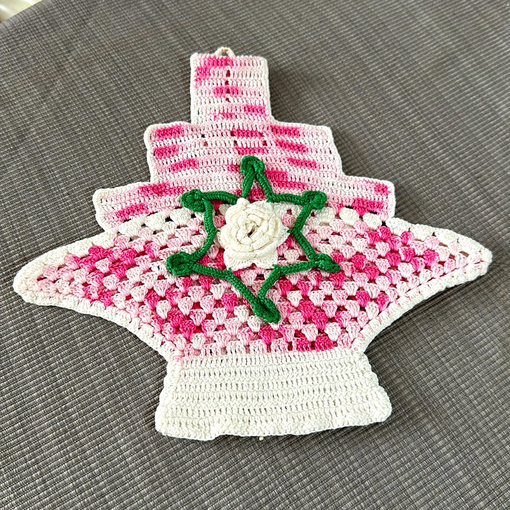 Vintage Hand Crochet Pink & White Flower Basket with with Flower opens up